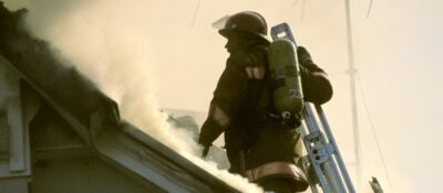 Uno de cada tres bomberos compra su propio equipo de protección ante la falta de recursos