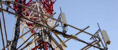Madrid – Herido un operario cayó a tejado desde el mástil de la antena que arreglaba