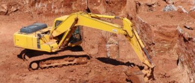 Jaén – Herido un trabajador al volcar una máquina excavadora en las obras de ampliación de una carretera