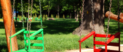 Analizan los factores que afectan a las superficies de juego de los parques infantiles