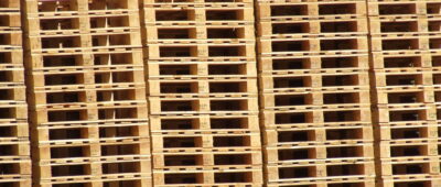 Fallece un trabajador al caerle encima un palé de azulejos en Castellón