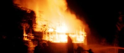 Valencia – Un incendio arrasa dos fábricas y obliga a desalojar a 250 obreros en Paiporta