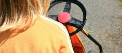 Siete modelos de sillas infantiles de coche suspenden en materia de seguridad, según RACE