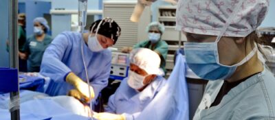 Los cirujanos de trasplantes sufren agotamiento laboral