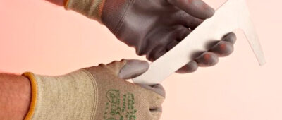 Protección de manos en el entorno laboral: la necesidad de una selección adecuada de guantes