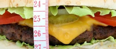 Cocineros, camioneros, oficinistas y militares, las profesiones con más riesgo de engordar