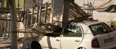 Cartagena – Herido un hombre al desplomarse un andamio sobre su coche